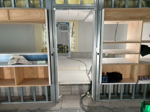 港区にて三方枠設置工事