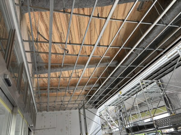 板橋区にてスパンドレル設置工事